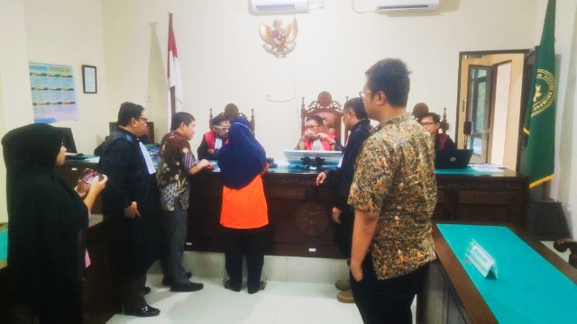 Oplus_0